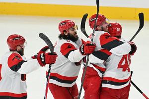 NHL: Hurricanes gewinnen Spiel drei bei Canadiens