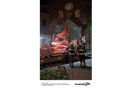 Die Feuerwehr München im Einsatz bei einem Kleinbrand in einer Kirche in der Preysingerstraße.