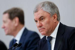 Russlands Parlamentschef Wjatscheslaw Wolodin droht der Ukraine mit Massenvernichtungswaffen. (Archivbild)