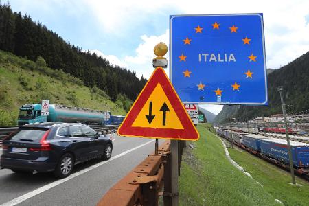 Der Grenzverkehr zwischen Italien und Österreich rückt vor der geplanten Brenner-Blockade in den Fokus. (Archivbild)