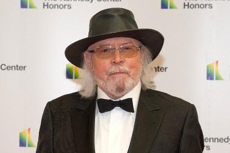 Wirbel um Bee-Gees-Star: Barry Gibb lebt