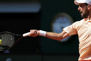 Nach Kraftakt: Djokovic in Runde drei