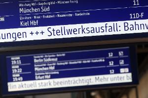 Fahrgäste der Bahn müssen sich zwischen Berlin und Hamburg auf Verspätungen und Zugausfälle einstellen.
