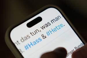 Bei den meisten Beschwerden aus Deutschland geht es um Beiträge auf Instagram, Facebook oder TikTok. (Symbolbild)