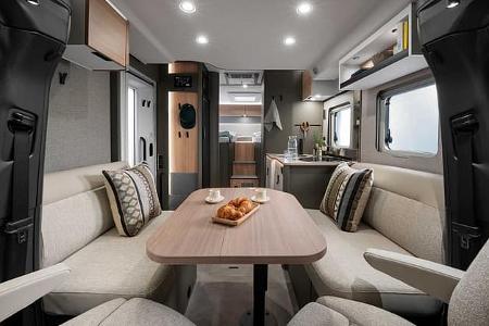 Hymer GT-S, Teilintegrierter, Sitzgruppe, face to face