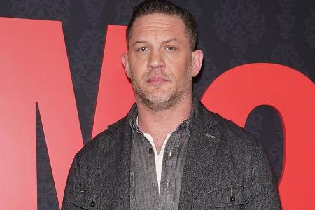Tom Hardy: Ließ er Pierce Brosnan und Helen Mirren am Set sitzen?