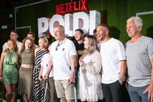 Lukas Podolski feiert Doku-Heimspiel in Köln mit der Familie