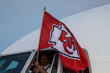 NFL: Diese Teams reisen am längsten in der Saison 2026 - Der NFL-Spielplan 2026 ist bekannt. Damit ist auch klar, wer die längsten Wege gehen muss über die gesamte Regular Season. Ein Team wird dabei sogar mehr als 60.000 Kilometer zurücklegen. Wir zeigen die Reisemeilen aller Teams in der neuen Spielzeit.
