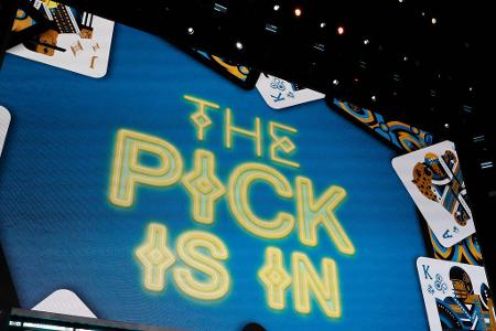 Das wurde aus den Number-1-Picks der letzten 10 Jahre - Im NFL Draft erfüllen sich jährlich die Träume zahlreicher College-Stars. Vor allem auf den Schultern der First-Overall-Picks lastet aber auch ein enorm hoher Erwartungsdruck. Sind die Auserwählten der zurückliegenden Dekade diesen Anforderungen gerecht geworden? Hier kommt der Überblick: