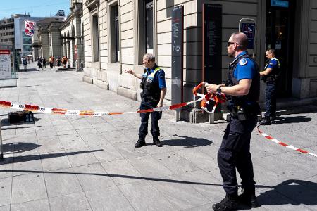 Drei Menschen wurden verletzt. 