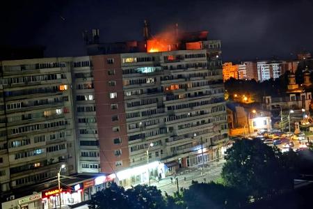 Im Zuge des Angriffskriegs gegen die Ukraine hat eine russische Drohne erstmals im benachbarten Nato- und EU-Land Rumänien ein Wohnhaus beschädigt und Menschen verletzt.