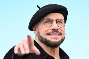 Warum John Travolta plötzlich nur noch Barett trägt