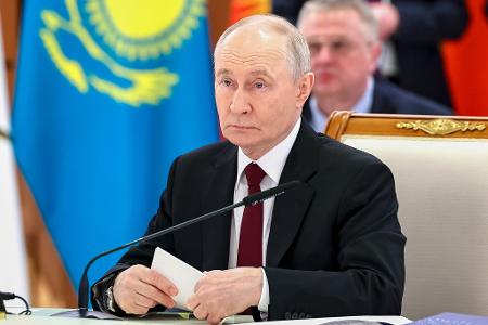 Putin sagt beim Wirtschaftsgipfel der Eurasischen Union, die Vorwürfe gegen Russland wegen eines Drohneneinschlags in Rumänien seien nicht bewiesen. 