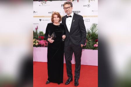 Senta Berger: Eleganter Auftritt mit Sohn beim Deutschen Filmpreis