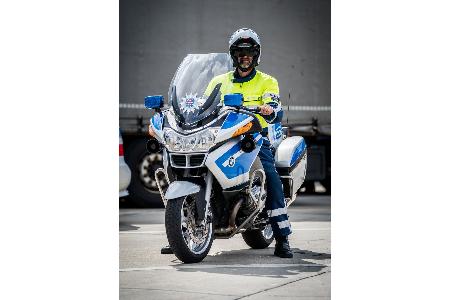 Quelle: Thüringer Polizei
Polizist auf Polizeimotorrad