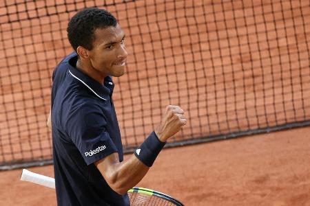 Paris: Auger-Aliassime bleibt im Rennen