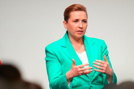 Die Sozialdemokratin Mette Frederiksen kann Regierungschefin in Dänemark bleiben. (Archivbild)
