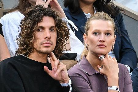 Toni Garrn turtelt bei French Open mit neuem Partner