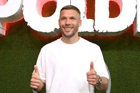 Podolski adelt Wirtz und Neuer