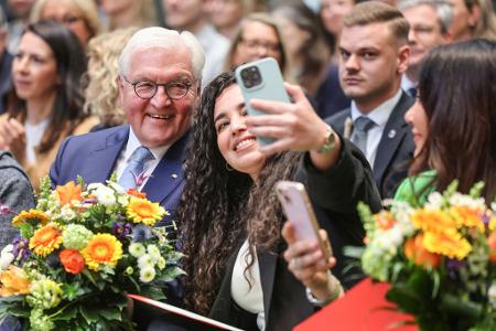 Bundespräsident Frank-Walter Steinmeier nahm im April 2025 an einer Einbürgerungsfeier in Köln teil. (Archivfoto)