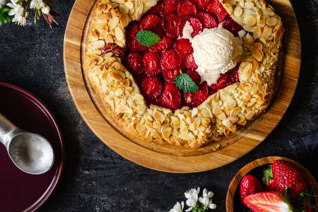 Galette mit Erdbeere und Eis 