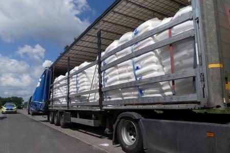 Polizeiautobahnstation Bad Hersfeld stoppt Sattelzug