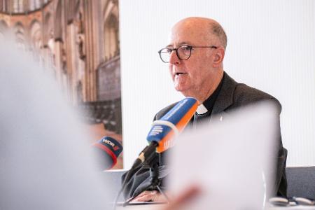 Domprobst Guido Assmann verteidigte bei der Pressekonferenz die neuen Eintrittspreise.