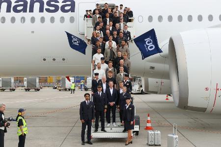 Um 14.28 Uhr: DFB-Team Richtung WM aufgebrochen