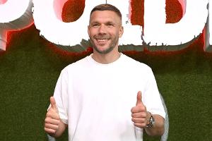 Ein Telefon reicht: Fußballstar Lukas Podolski kommt ohne Computer aus