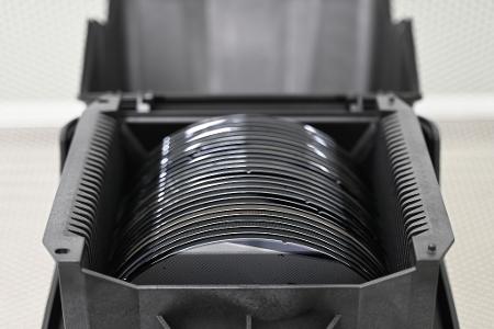 Die EU-Kommission will unter anderem die Versorgung mit Halbleitern sicherstellen. Im Bild: Zwischenprodukte, sogenannte Wafer, in den Räumen des Halbleiterproduzenten Nexperia. (Symbolbild)