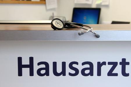 Der Hausärztinnen- und Hausärzteverband plant eine Protestkampagne. (Archivbild)
