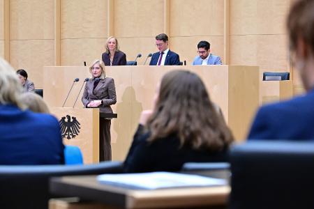 Das Sparpaket von Ministerin Warken stößt auf Einwände unter den Ländern. (Archivbild)