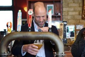 Prinz William setzt sich für britische Pubs ein