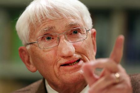 Der Sozialphilosoph Jürgen Habermas warf Ernst Nolte 1986 im Historikerstreit vor, die Singularität des Holocaust infrage zu stellen.(Archivbild)