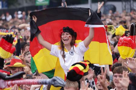 Friede, Freude, Schlaaand: Von der Wucht des Public Viewing