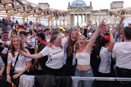 Friede, Freude, Schlaaand: Von der Wucht des Public Viewing