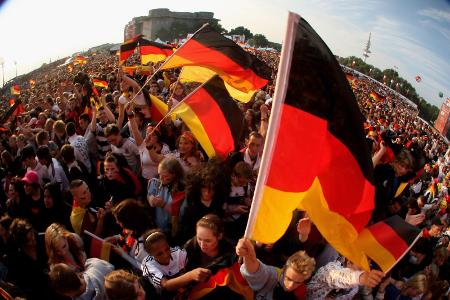 Friede, Freude, Schlaaand: Von der Wucht des Public Viewing
