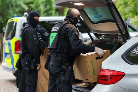 Die Polizei stellte Gegenstände sicher.