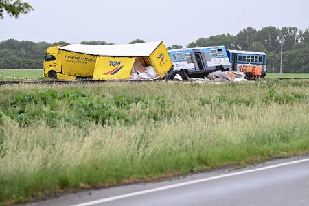 Nach dem Unfall wurden acht Menschen ins Krankenhaus gebracht. 