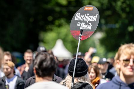 Drei Tage laut Musik - das ist bei Rock im Park und Rock am Ring Programm. 