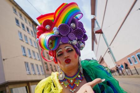 Am Christopher Street Day setzen die Demonstrierenden ein buntes Zeichen für Vielfalt und Toleranz. (Archivbild) 