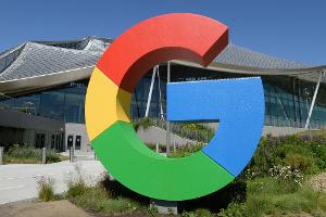 Google braucht dringend mehr Rechenleistung für seine KI-Software Gemini. (Archivbild)