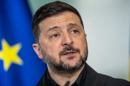 Der ukrainische Präsident Wolodymyr Selenskyj hat Kremlchef Wladimir Putin in einem offenen Brief direkte Friedensgespräche angeboten. (Archivbild)