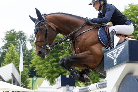 DM Balve: Klaphake gewinnt Titel der Springreiterinnen