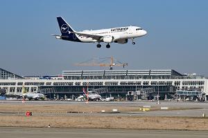 Eine Lufthansa-Maschine musste in Stuttgart zwischenlanden. (Archivbild)