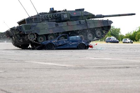 Leopard auf Golf - Tag der Bundeswehr