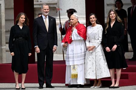 Leonor und Sofía: Schuh-Trick beim Papst-Empfang