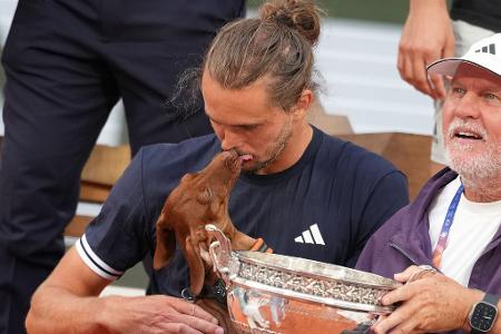 Dackel-Kuss fürs Herrchen - Zverev gewinnt French Oen