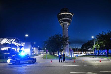 Wegen Feueralarms wurde der Flughafen-Tower evakuiert.