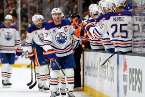 Wie Gretzky: McDavid gewinnt zum fünften Mal Ted Lindsay Award
